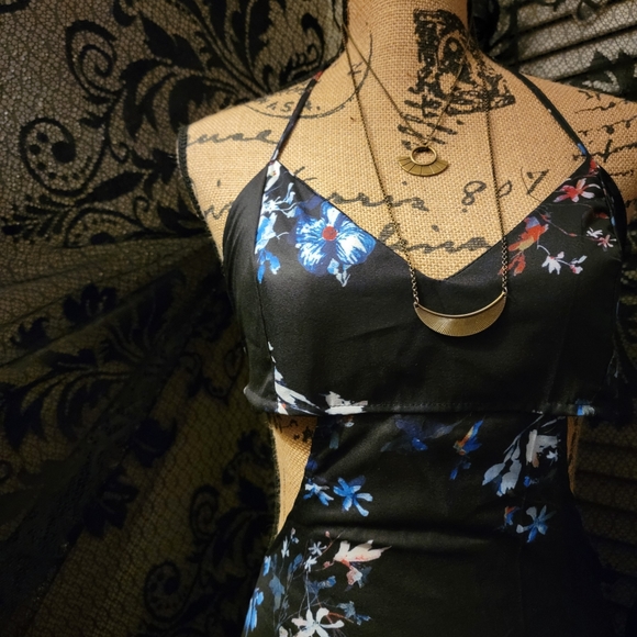 Dress - Picture 2 of 9